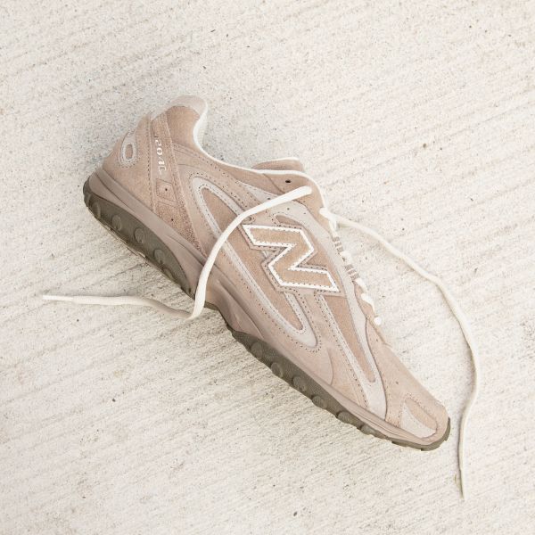 The 204L in a studio background